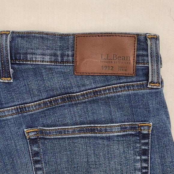 L.L. Bean Standard Fit 36x29 Straight Leg Blue Jeans - Picture 4 of 6
